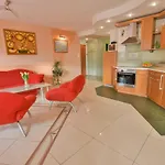 Promenada Apartment *